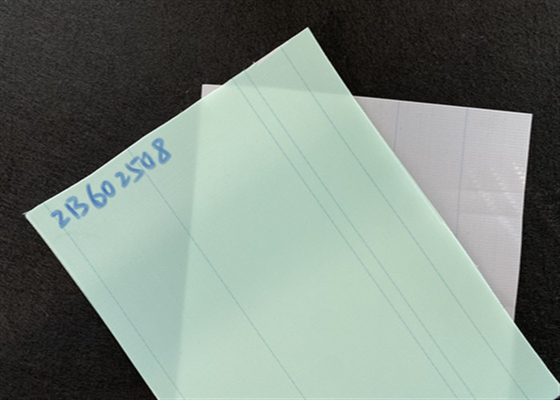 Plain flat and uniform opening polyester forming mesh belt voor gegolfd papier