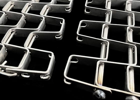 Conveyorband met honingraat van roestvrij staal voor het vervoer van bierflessen