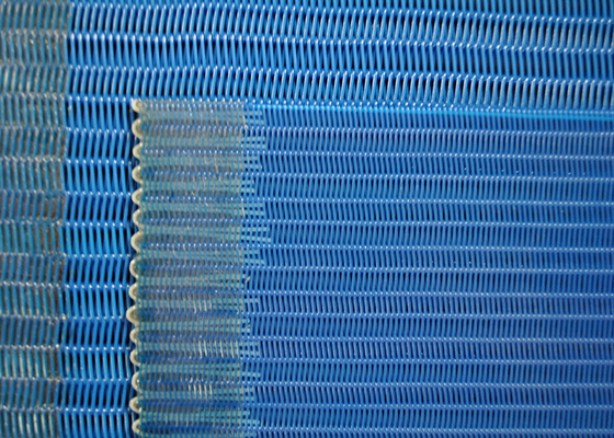Spiraalvormige Lijnbreedte 110mm Polyester Mesh Belt Flat Surface